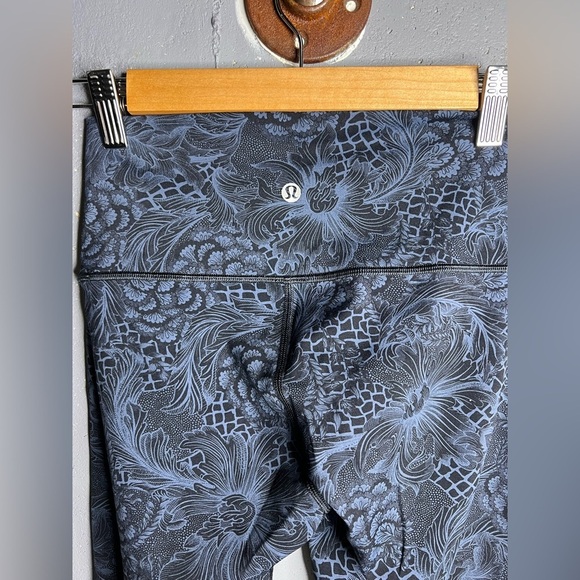 Lululemon Wunder Under Hi-Rise 1/2 Tight *Full-On Luxtreme 17 size 4 - Picture 5 of 9